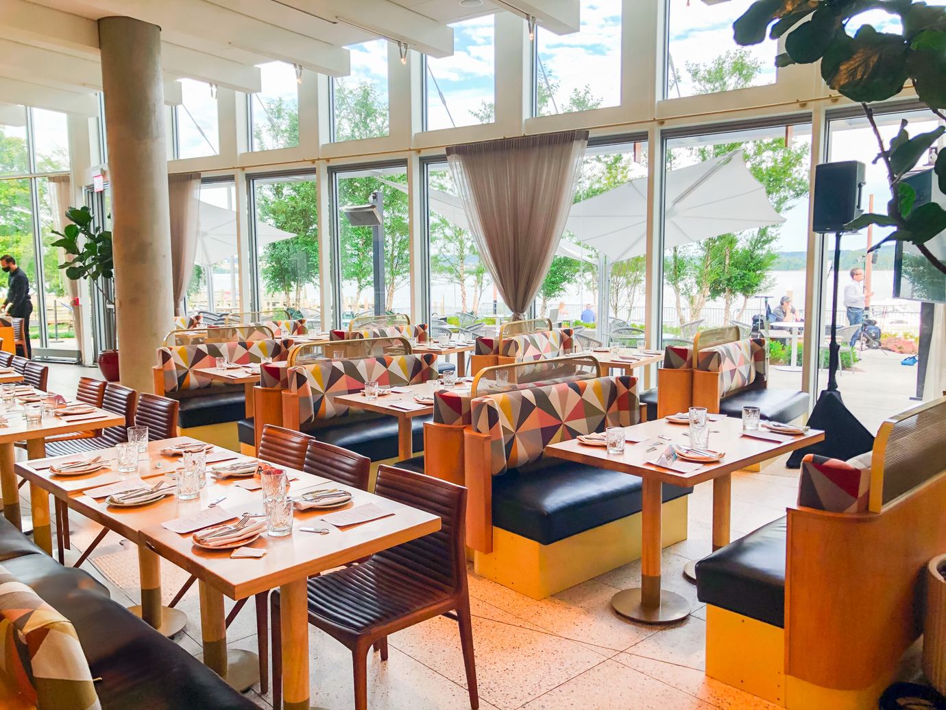 Ada's on the River in Alexandria Historical District